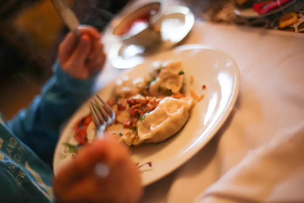 Restauracje serwujące kuchnię polską – smak tradycji na talerzu