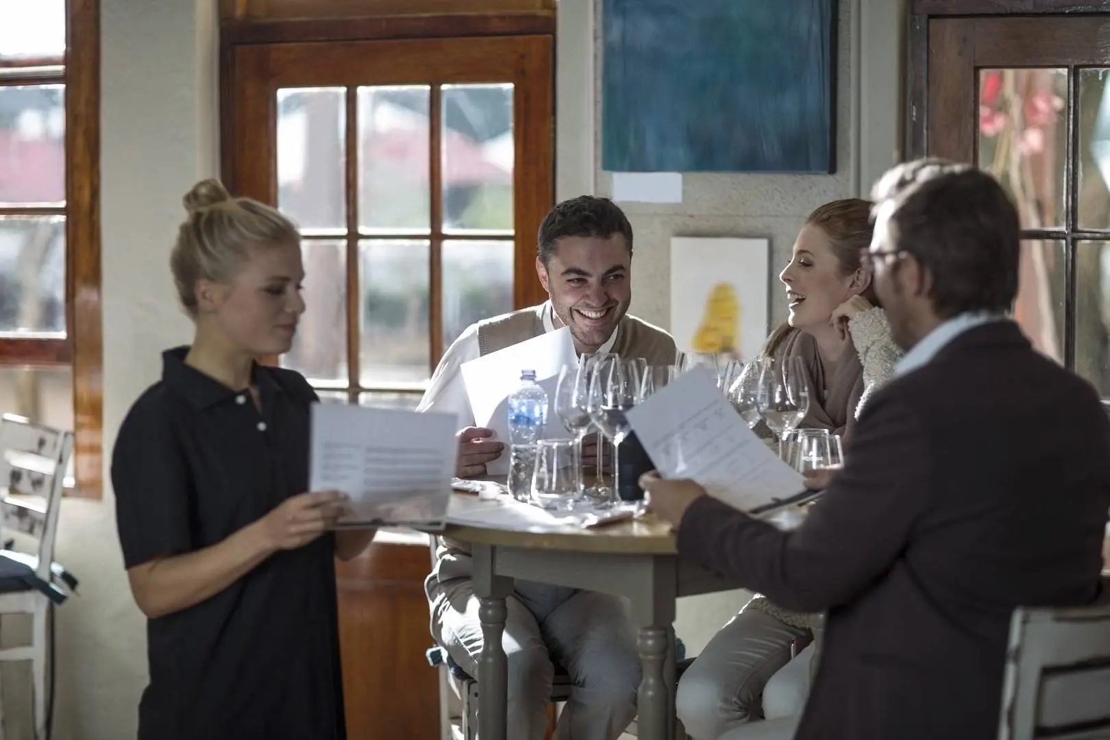 Jak czytać kartę win w restauracji – poradnik dla początkujących